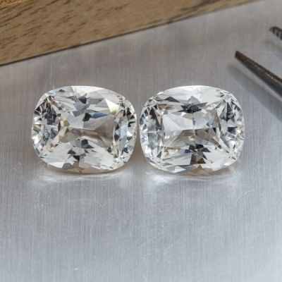 So sánh White Topaz và Kim Cương cho chiếc nhẫn cưới của bạn