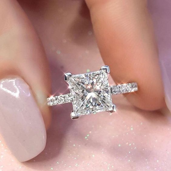 Hướng dẫn mua nhẫn đính hôn và Kim Cương mài cắt kiểu Princess 1 kim cương princess cut