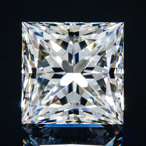 Hướng dẫn mua nhẫn đính hôn và Kim Cương mài cắt kiểu Princess 4 kim cương princess cut