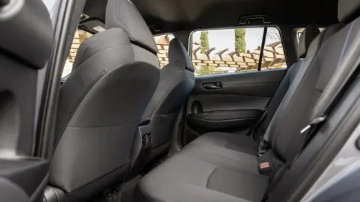 ghế sau cross 2024