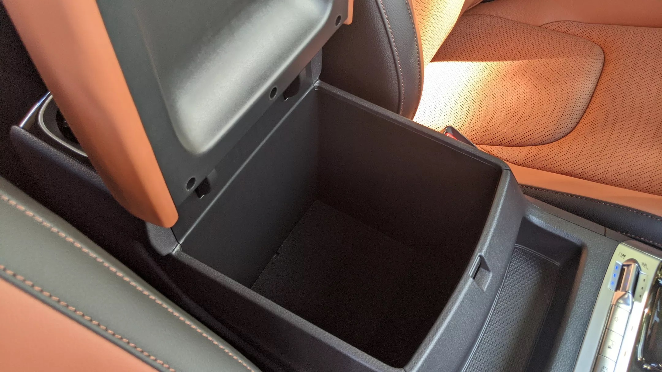 Review Kia Carnival 2024: Một chiếc Minivan dành cho chuyến đi chơi xa 9 Nội thất Kia Carnival 2024