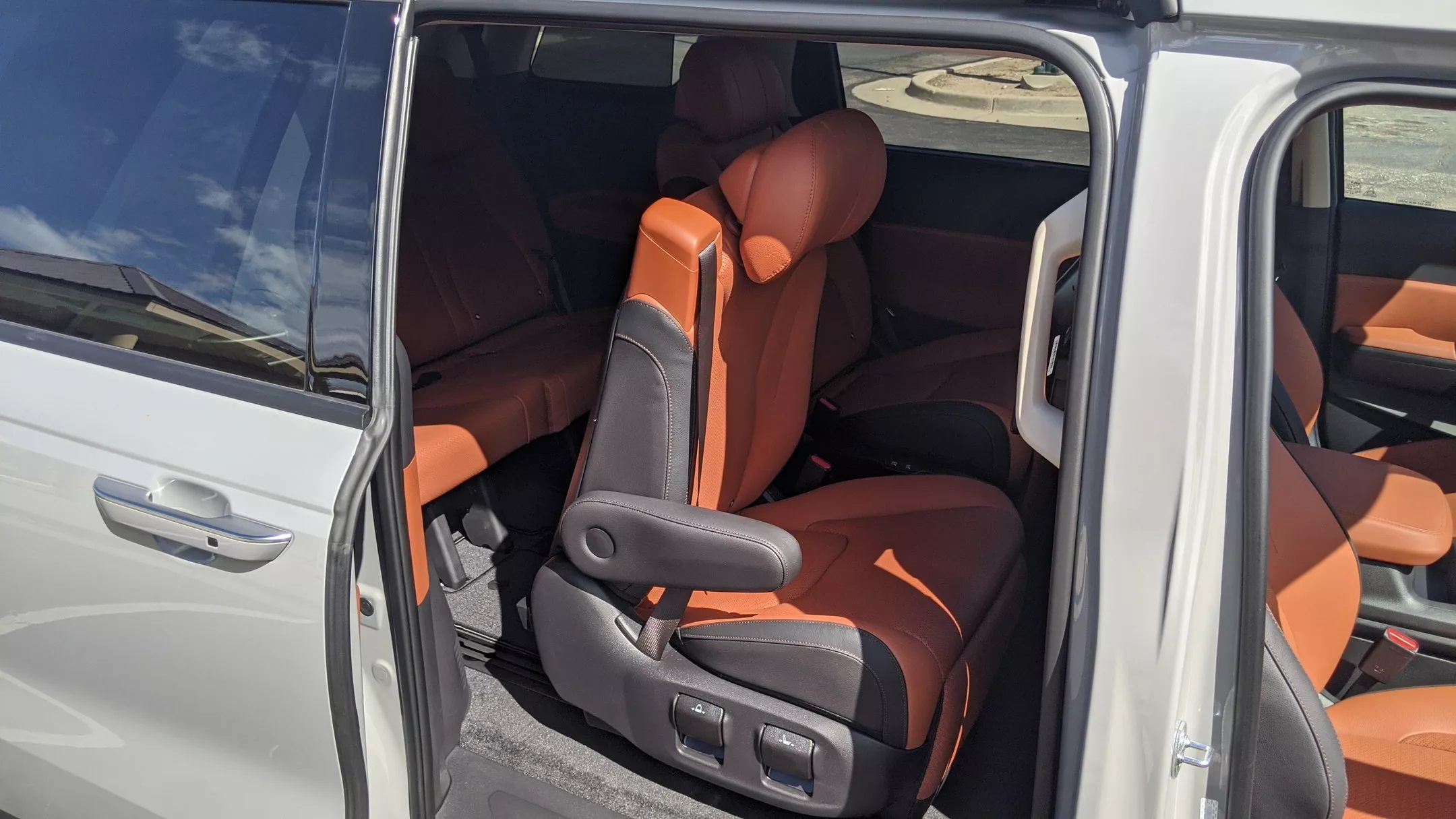 Review Kia Carnival 2024: Một chiếc Minivan dành cho chuyến đi chơi xa 30 Hàng ghế thứ 2 Kia Carnival 2024