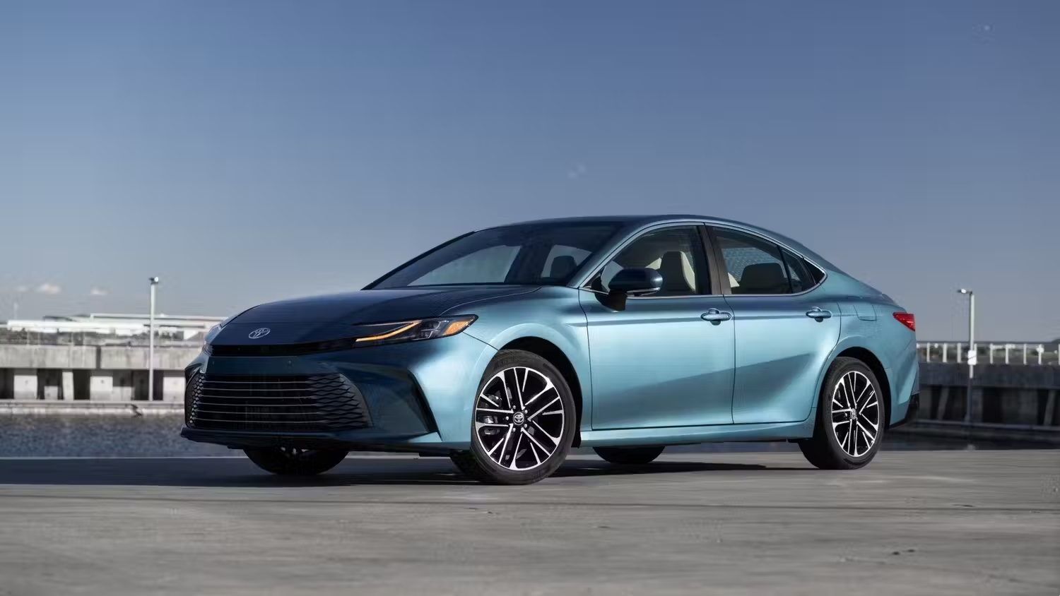 Toyota Camry Hybrid 2025