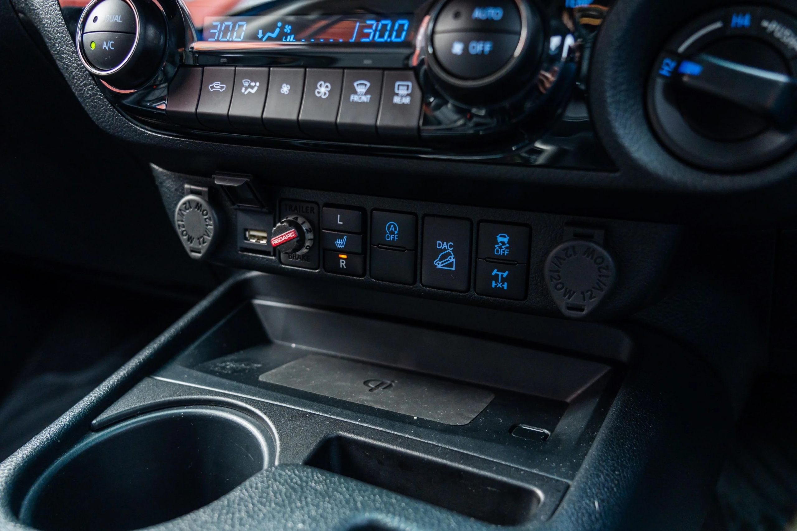 Review Toyota HiLux SR5 V-Active 2024 10 Toyota HiLux SR5 V-Active 2024