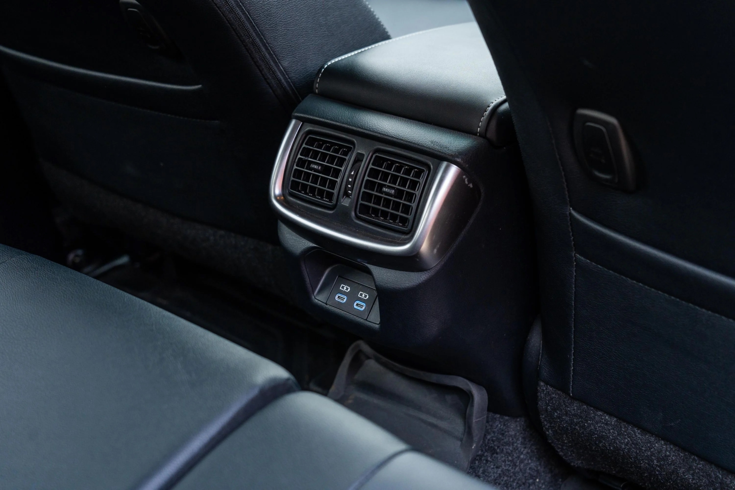 Review Toyota HiLux SR5 V-Active 2024 13 Toyota HiLux SR5 V-Active 2024