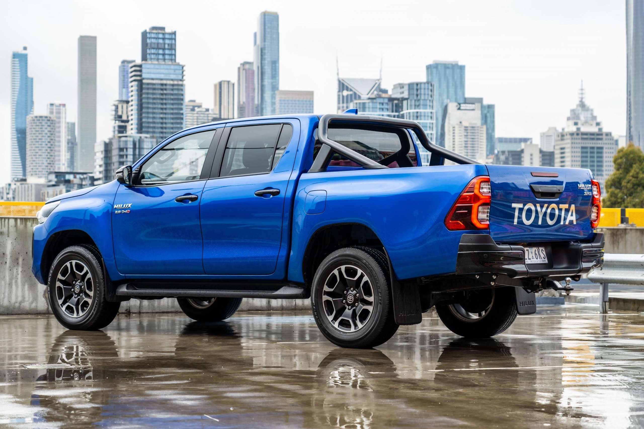 Review Toyota HiLux SR5 V-Active 2024 2 Toyota HiLux SR5 V-Active 2024