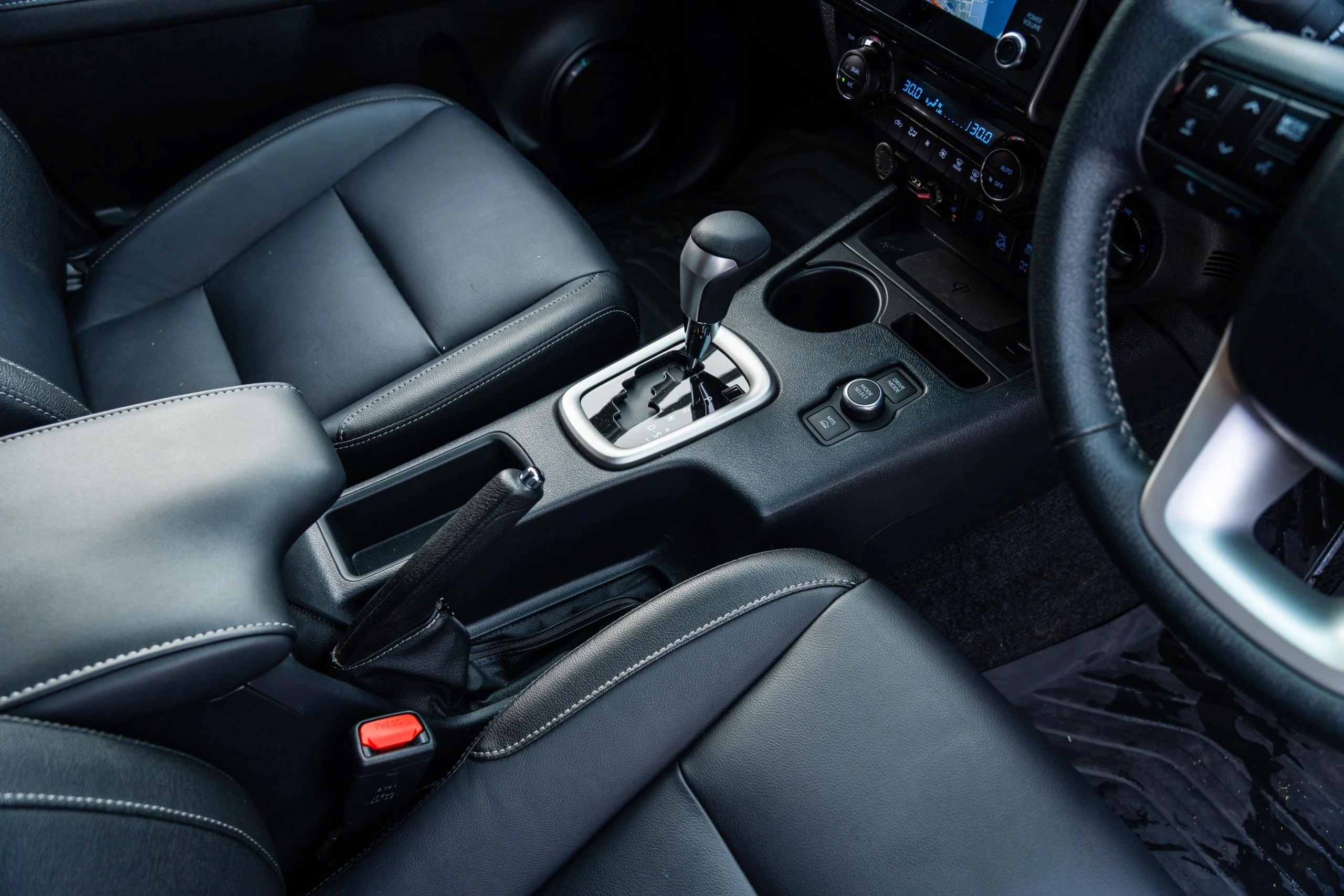 Review Toyota HiLux SR5 V-Active 2024 8 Toyota HiLux SR5 V-Active 2024