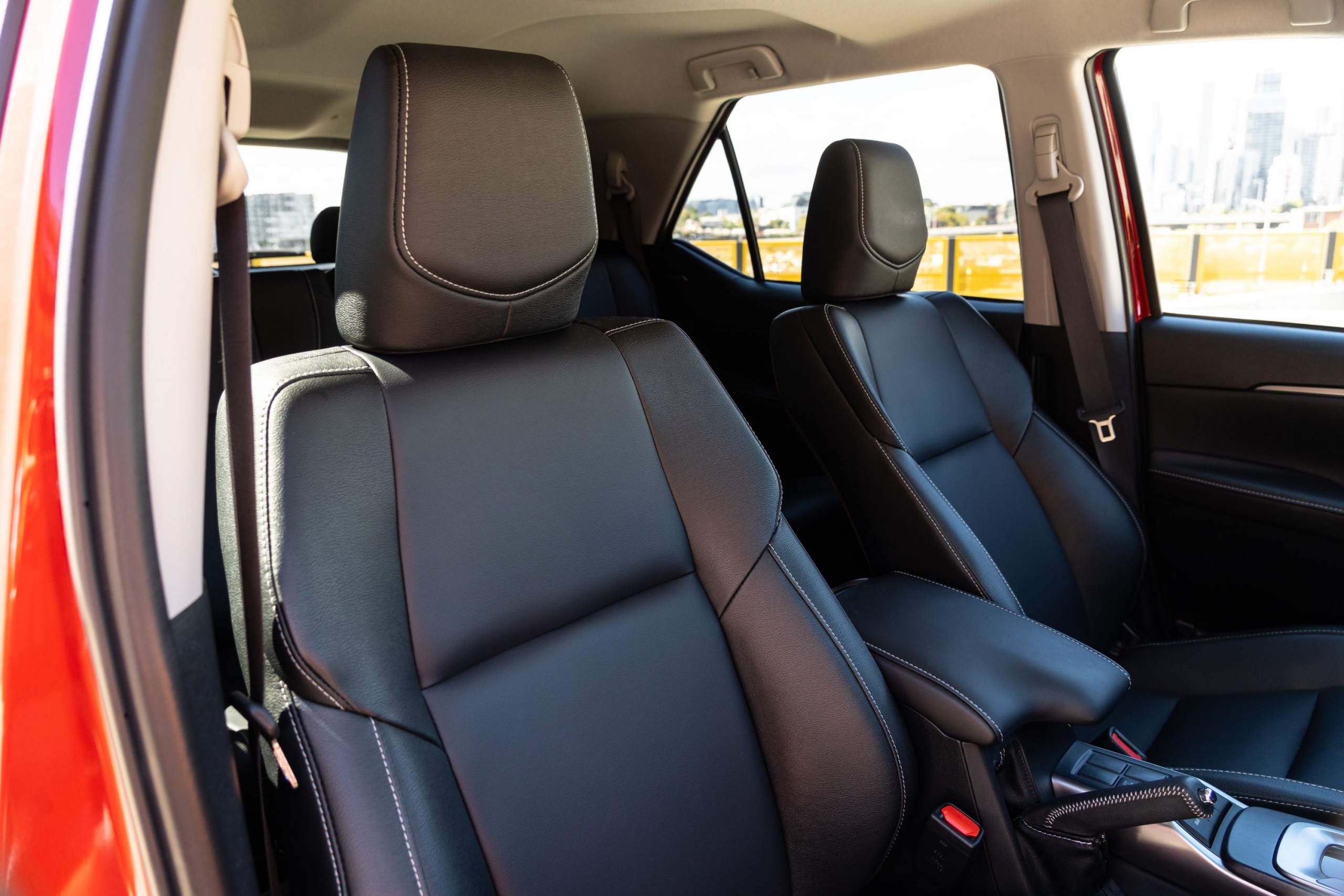 Đánh giá Toyota Fortuner 2024 5 cam xe ngan hang ha noi5 scaled