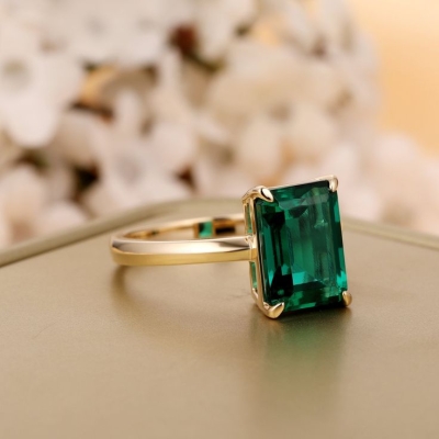 Đá sinh tháng 5: Ngọc lục bảo (Emerald)