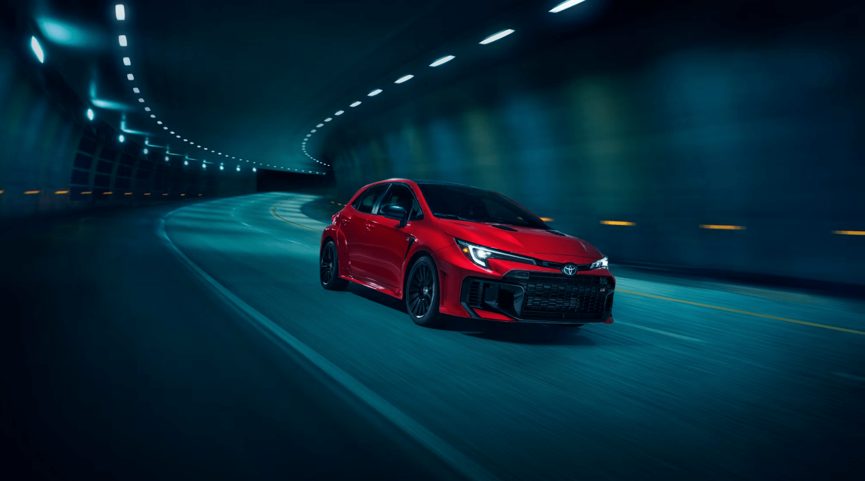So sánh Toyota Corolla GR 2025 vs Honda Civic Type R 2025: Hatchback nào phù hợp để chạy hàng ngày hơn? 2 So sánh Toyota Corolla GR 2025 vs Honda Civic Type R 2025