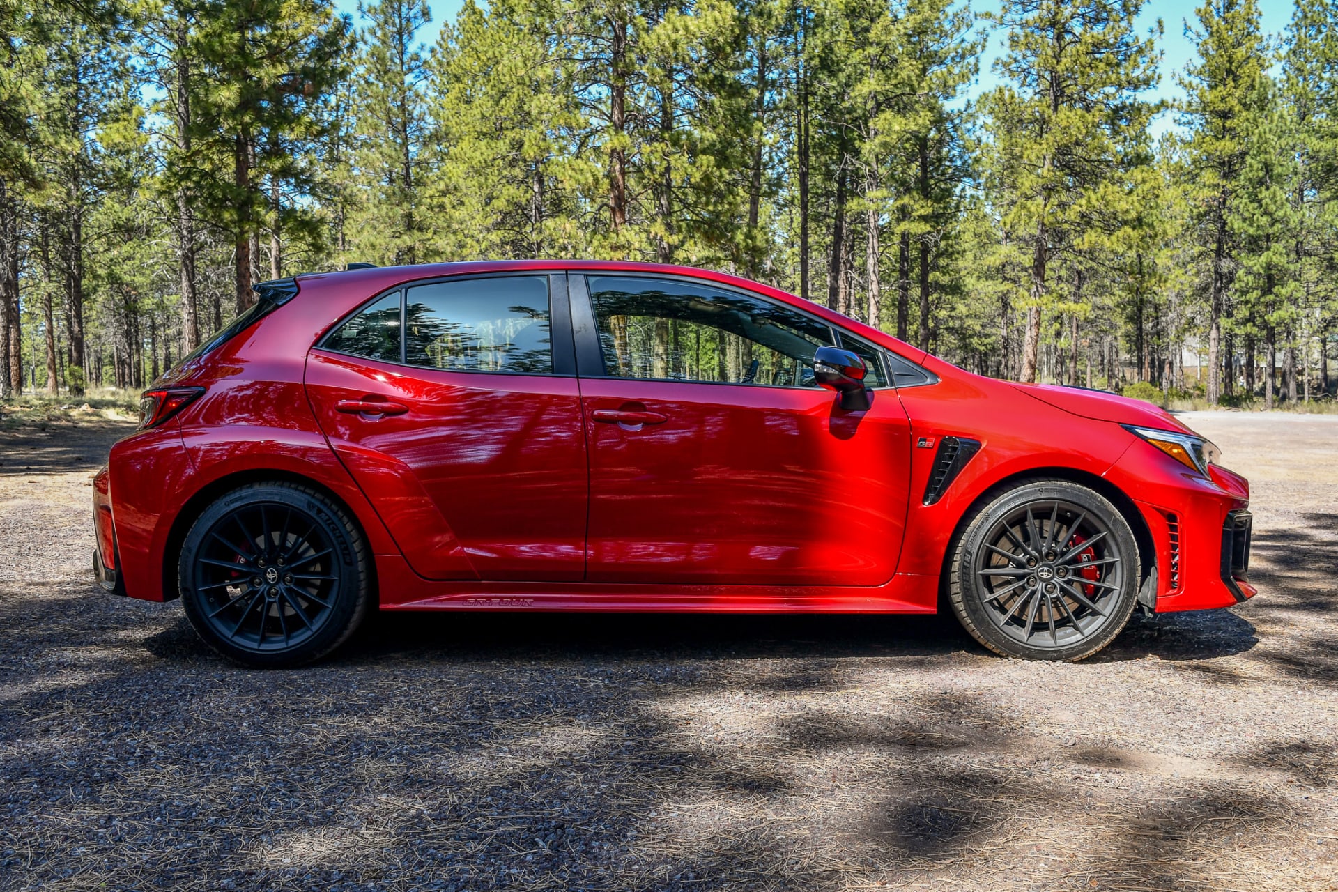 So sánh Toyota Corolla GR 2025 vs Honda Civic Type R 2025: Hatchback nào phù hợp để chạy hàng ngày hơn? 6 So sánh Toyota Corolla GR 2025 vs Honda Civic Type R 2025