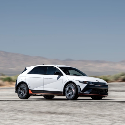 So sánh Hyundai Ioniq 5 2025 và Ford Mustang Mach-E: 5 khác biệt đầy điện khí