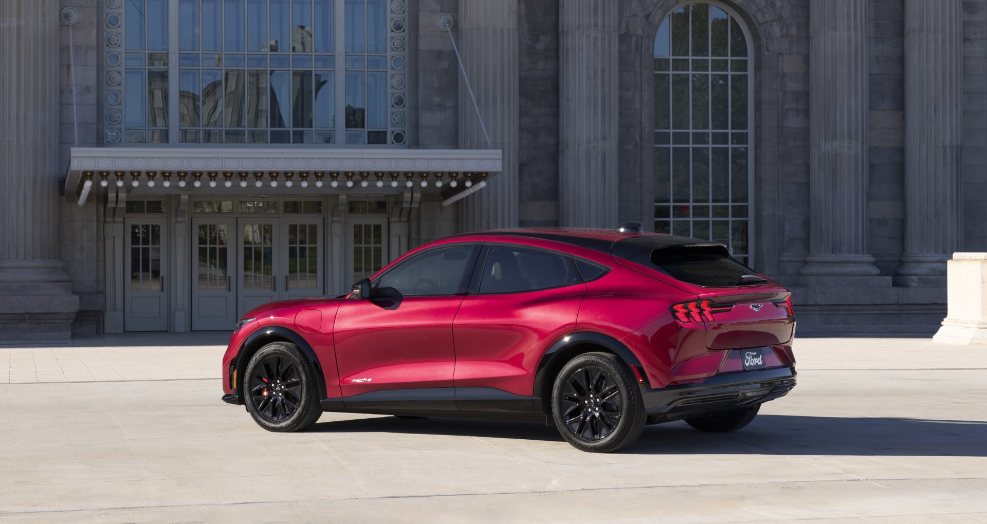 So sánh Hyundai Ioniq 5 2025 và Ford Mustang Mach-E: 5 khác biệt đầy điện khí 6 Hyundai Ioniq 5 vs. Ford Mustang Mach-E