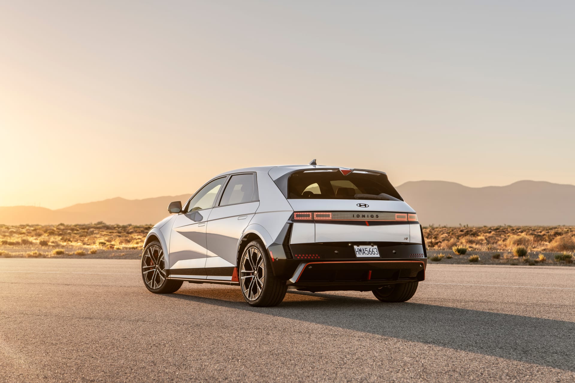 So sánh Hyundai Ioniq 5 2025 và Ford Mustang Mach-E: 5 khác biệt đầy điện khí 9 Hyundai Ioniq 5 vs. Ford Mustang Mach-E