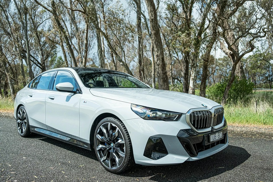Đánh giá BMW 520i 2025: Hiệu quả và tràn ngập công nghệ, nhưng 205 mã lực có vẻ là sự thỏa hiệp 1 BMW 520i 2025