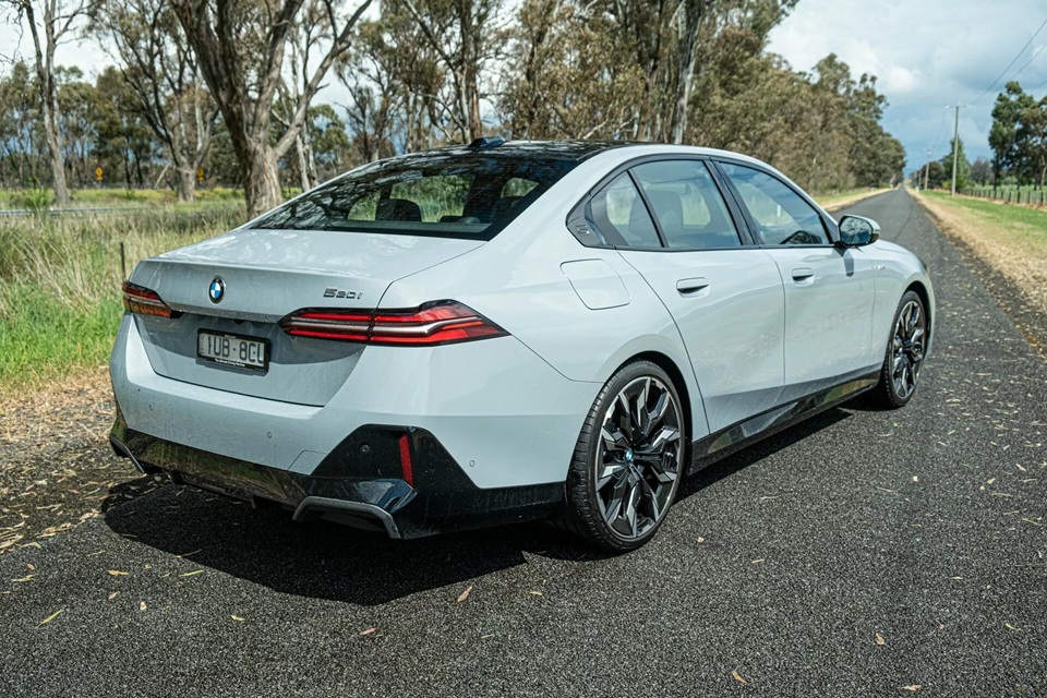 Đánh giá BMW 520i 2025: Hiệu quả và tràn ngập công nghệ, nhưng 205 mã lực có vẻ là sự thỏa hiệp 2 BMW 520i 2025