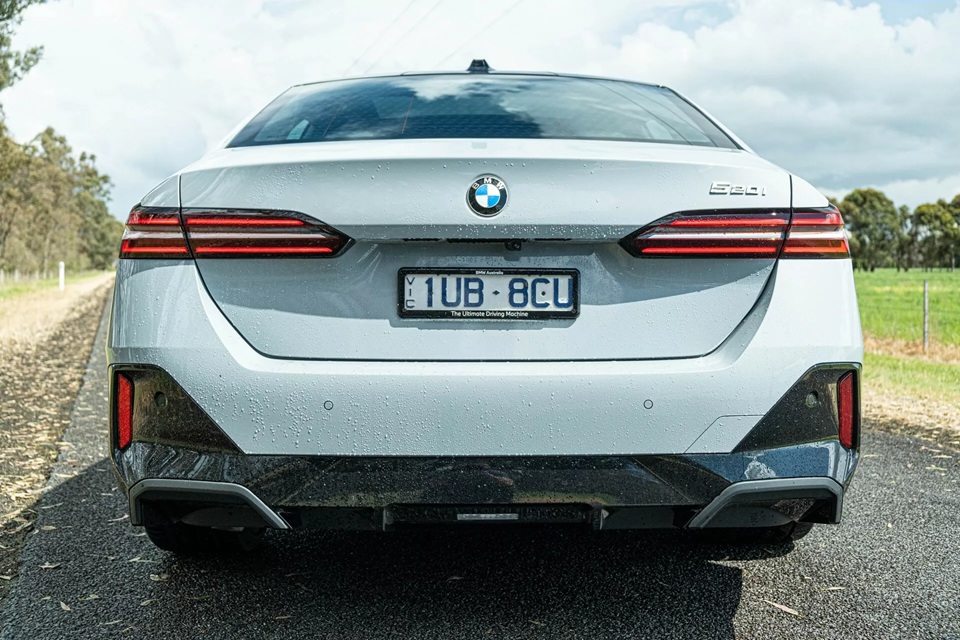 Đánh giá BMW 520i 2025: Hiệu quả và tràn ngập công nghệ, nhưng 205 mã lực có vẻ là sự thỏa hiệp 3 BMW 520i 2025