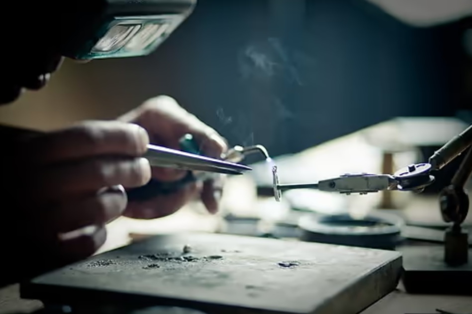 Cách Nhận Biết Kim Cương Thật và Giả – Đừng Để Bị Lừa! 4 Nhận Biết Kim Cương Thật và Giả