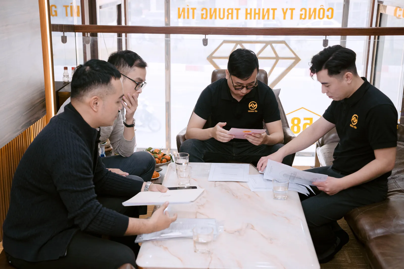 Câu hỏi thường gặp Trung Tín về cầm sổ đỏ và nhà đất