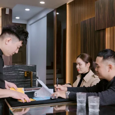 Cầm xe ô tô đứng tên công ty: Giấy tờ có rắc rối không?