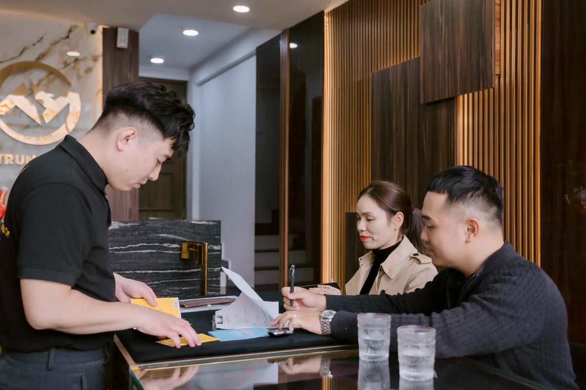 Kiểm tra hồ sơ và giấy tờ quyền sở hữu khi cầm ô tô tại Trung Tín 58 Văn Cao Hà Nội