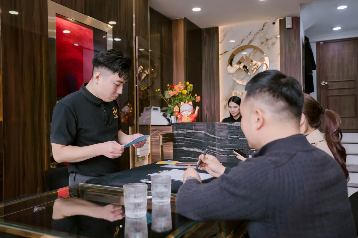 Trao đổi phương án xử lý khi gặp khó khăn tài chính trong giao dịch cầm ô tô tại Trung Tín 58 Văn Cao Hà Nội