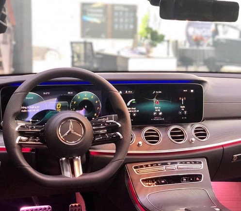 Anh T.V.H (Cầu Giấy) – Mercedes E300